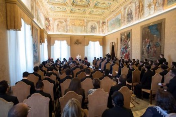 Papa Francisco recebe o Colégio Pio Brasileiro em audiência privada