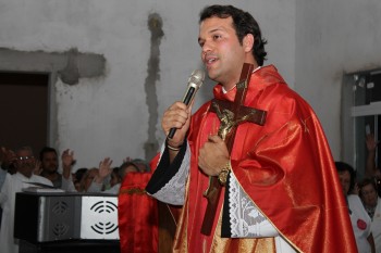 Nesta quarta-feira, dia 03, Pe. Alessandro Campos celebra na Comunidade Santa Rita de Cássia
