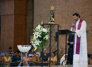 Nesta quarta-feira, dia 17, Pe. Alessandro Campos celebra na Comunidade Santa Rita de Cássia